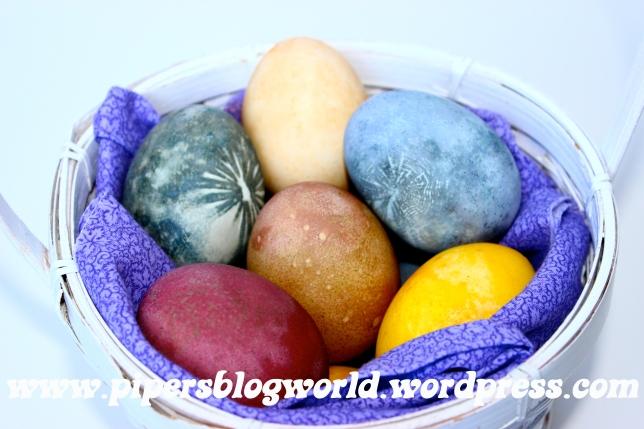 These plant dyed Easter eggs turned out amazing!